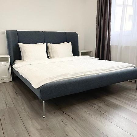 Apartament Emma Targoviste Buitenkant foto