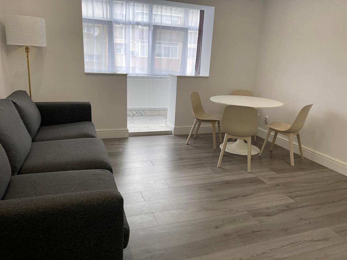 Apartament Emma Targoviste Buitenkant foto