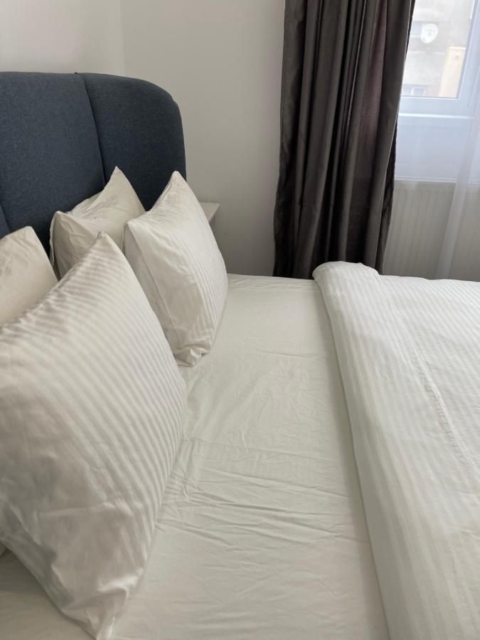 Apartament Emma Targoviste Buitenkant foto