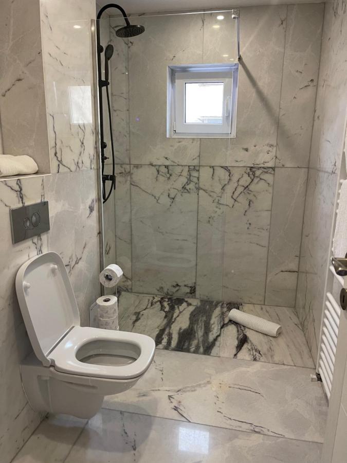 Apartament Emma Targoviste Buitenkant foto