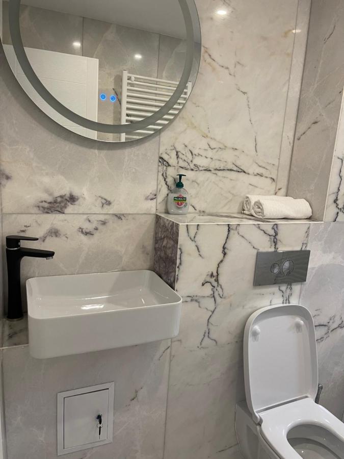 Apartament Emma Targoviste Buitenkant foto